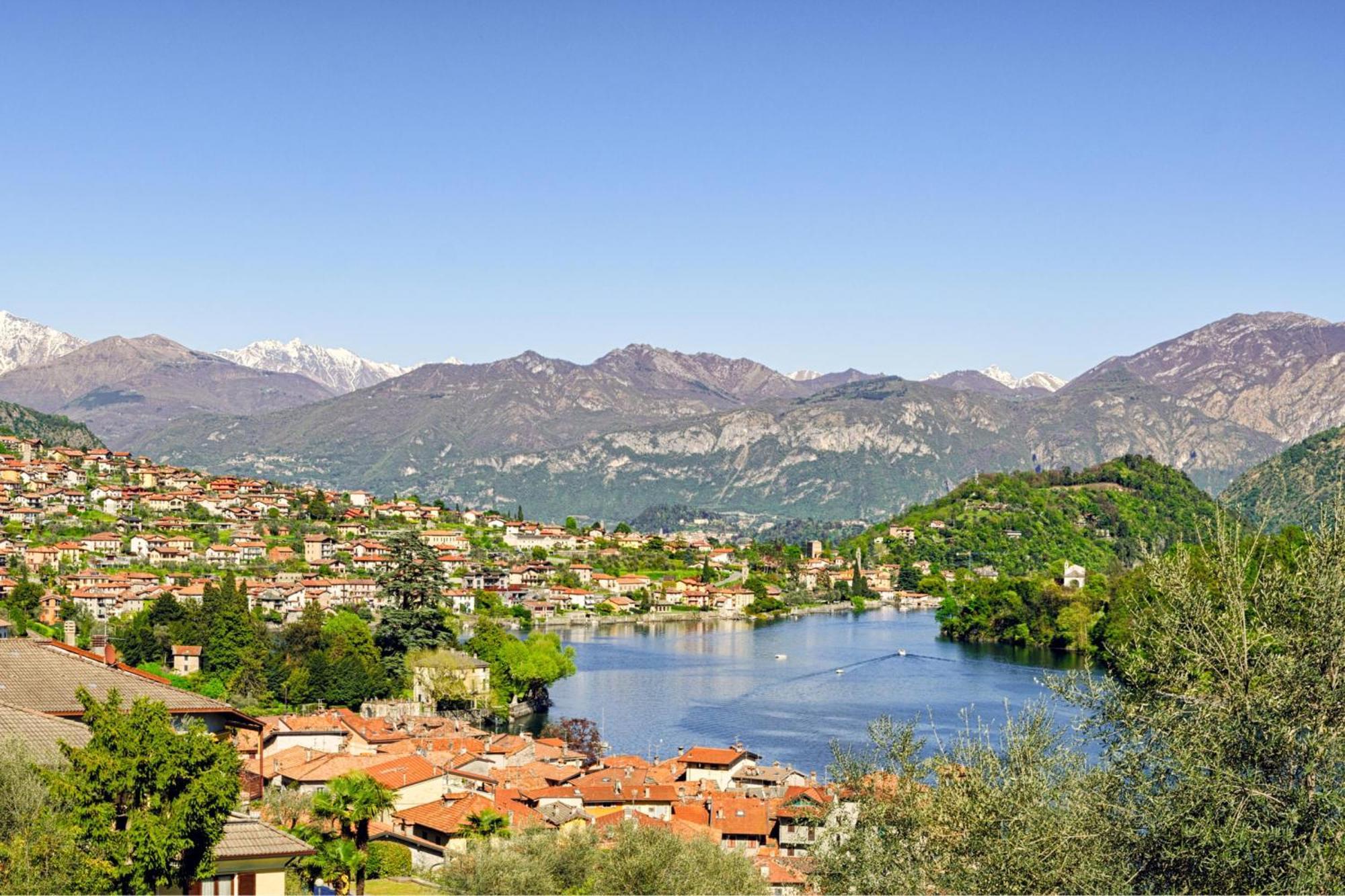 Bella Lake View Colonno 外观 照片